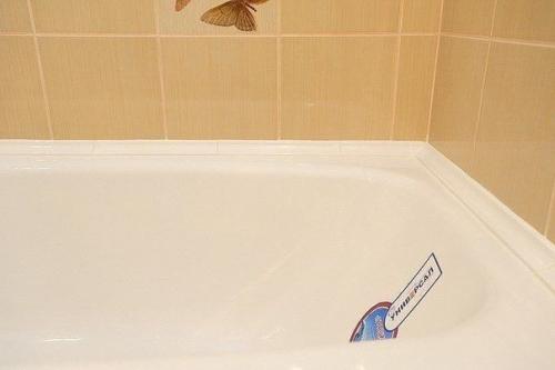 Все варианты заделки швов между плиткой и ванной. 03