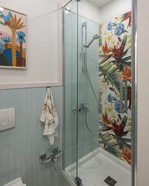 Небольшая ванная комната оформленная в очень нежных тонах. 03