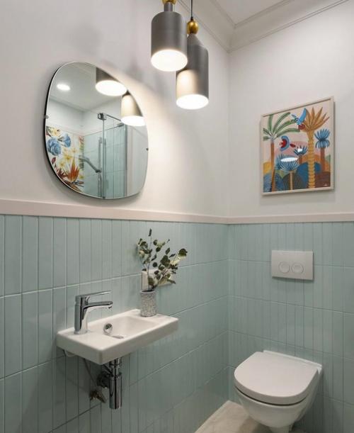 Небольшая ванная комната оформленная в очень нежных тонах. 04