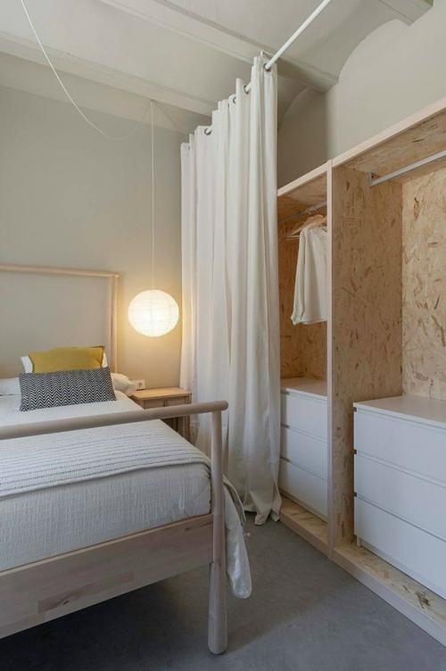 Открытые шкафы со шторами - уютная альтернатива дверцам. 03