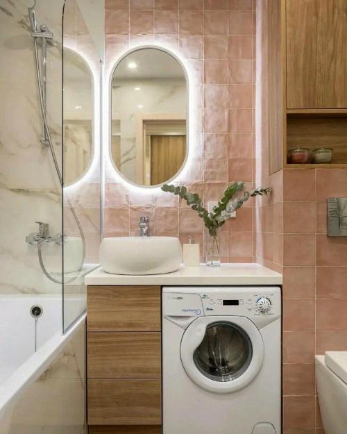 Ванная комната после капитального ремонта в нежной палитре.

