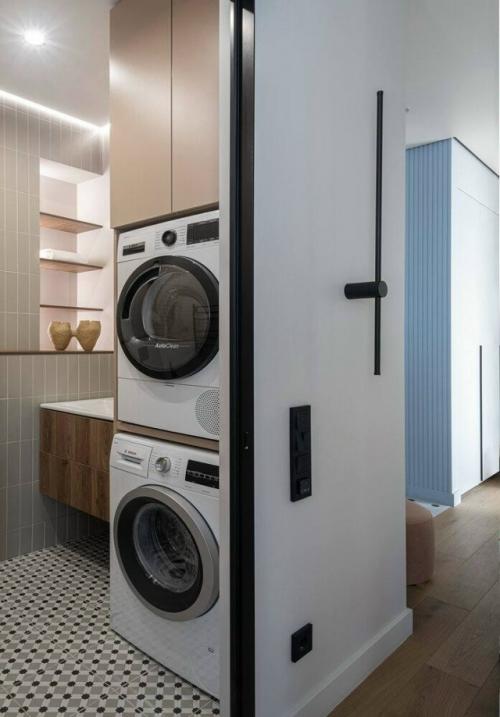 Панорамная трёшка с видом на город и яркими акцентами. 05