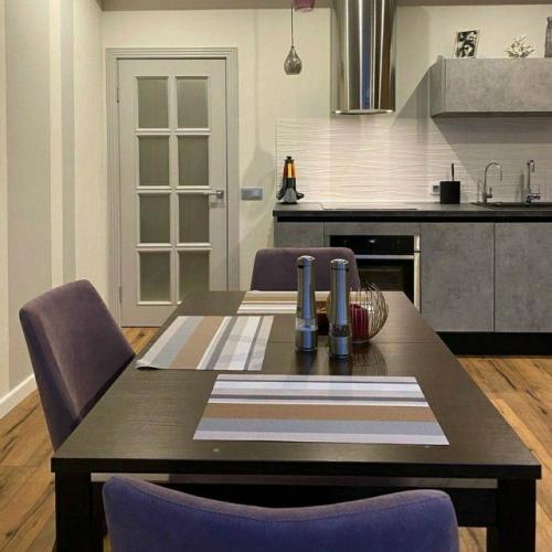 Большая кухня без верхних шкафов - воздух и стиль. 07