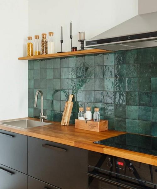 Красивое сочетание подобрали дизайнеры для этой кухни. 01