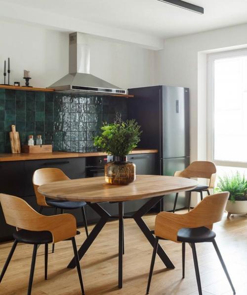 Красивое сочетание подобрали дизайнеры для этой кухни. 02