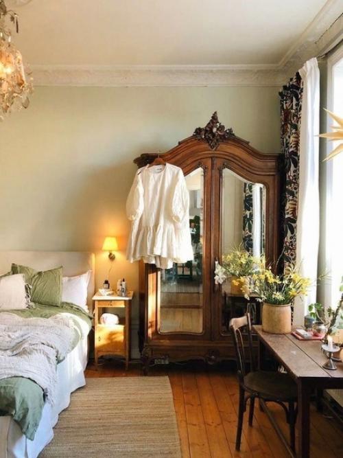 Внимание!  Только в том случае, если не знаете куда деть ковер - его можно разместить на потолке. 08