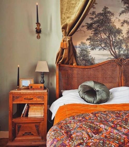 Внимание!  Только в том случае, если не знаете куда деть ковер - его можно разместить на потолке. 06