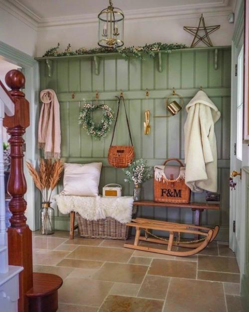 Много вариантов для зон прихожей в загородном доме. 01