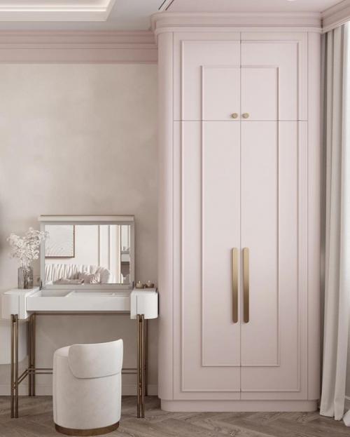 Нежная, приятная спальная комната в пудровых оттенках.