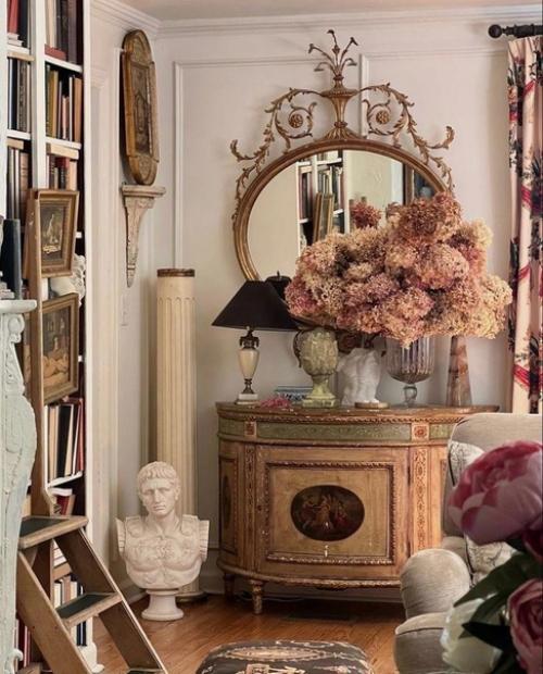 Внимание!  Только в том случае, если не знаете куда деть ковер - его можно разместить на потолке. 01