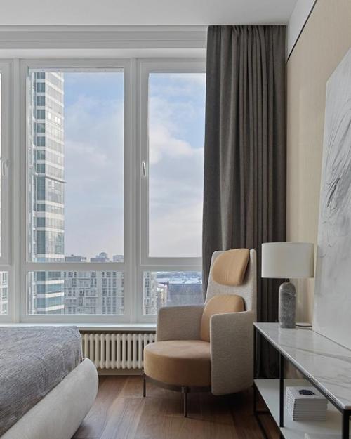 Семейная пара с ребенком решила обновить свою квартиру. 01