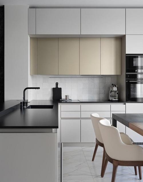 Семейная пара с ребенком решила обновить свою квартиру. 02