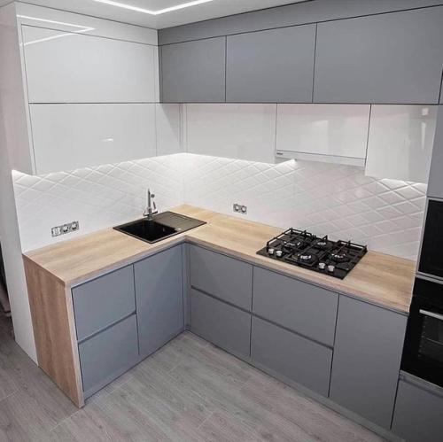 Дизайн интерьера кухни в сером цвете. 02