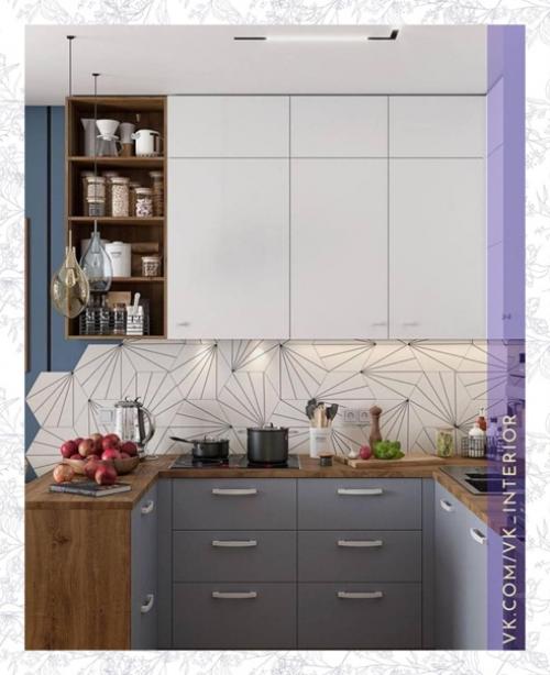 В интерьере этой кухни - гостиной использовали несколько цветов, но они отлично сочетаются.