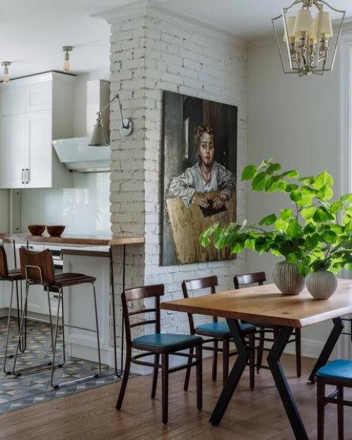 Весьма необычный, яркий интерьер. 02