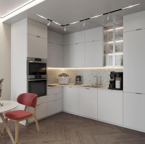 В этой кухне много цветов, но все они мягкие и пастельные. 02