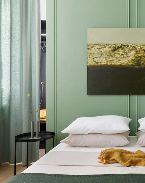 Спальная комната в нежном зеленом цвете. 01