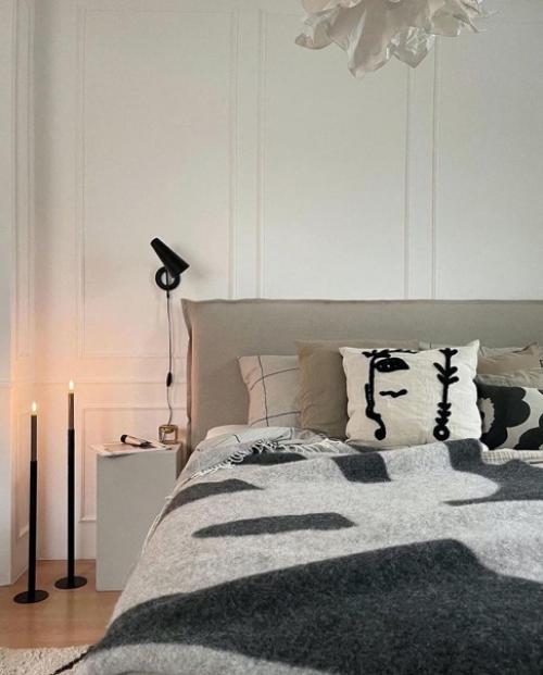 Очень простые мебель и цвет стен.