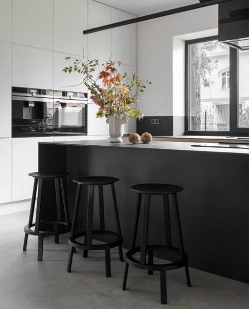 Дом в окружении сосен. 02