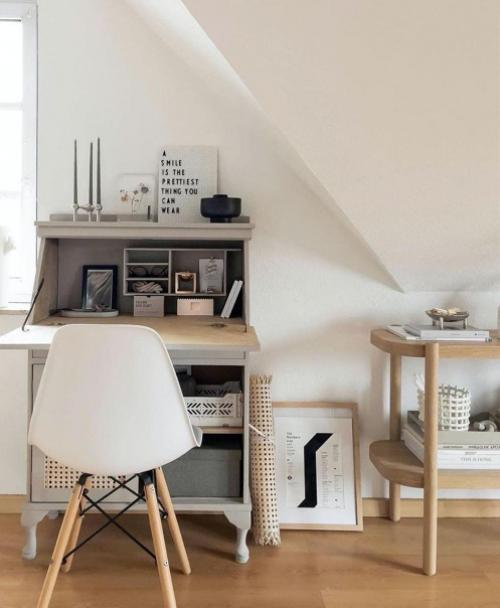 Очень простые мебель и цвет стен. 01