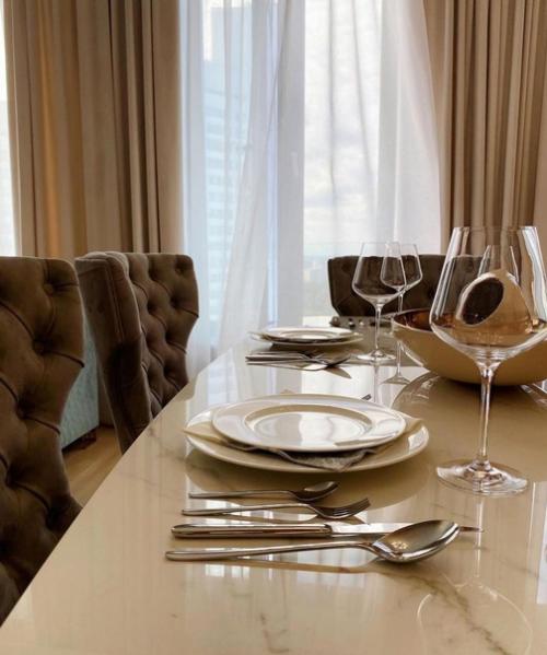 Стильная, элегантная кухня объединенная с гостиной. 01