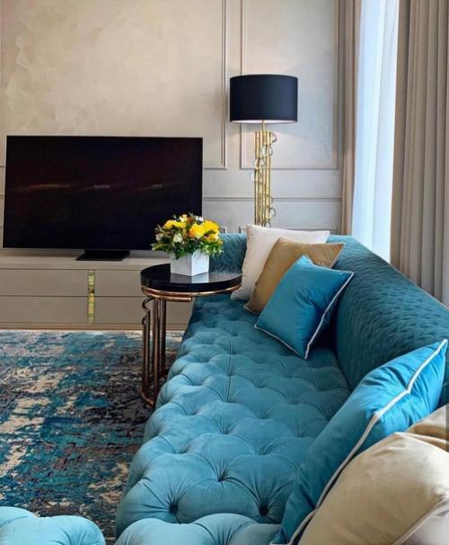 Стильная, элегантная кухня объединенная с гостиной. 05