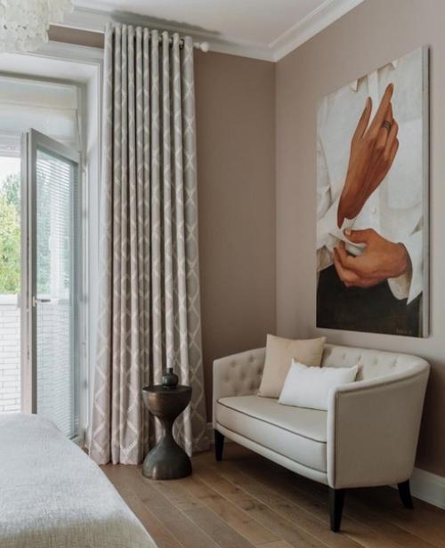 Весьма необычный, яркий интерьер.
