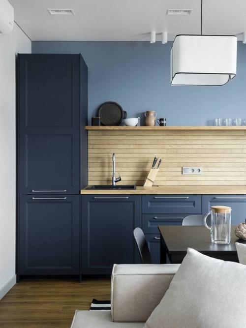 Студия с яркими акцентами и стильным гардеробом. 01