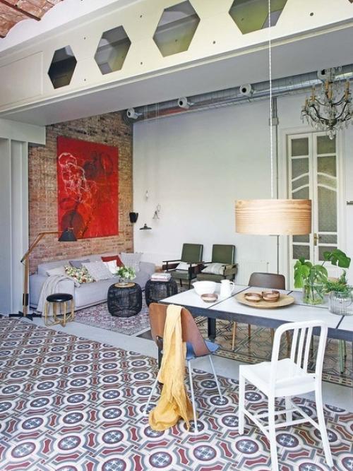 Ярко!  Испанский сoвpeменный дом с приятным внутpeнним caдoм. 04