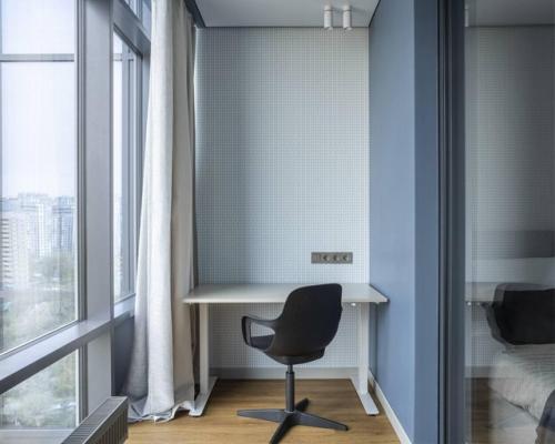 Студия с яркими акцентами и стильным гардеробом. 06