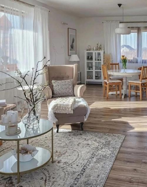 Уютный, приятный интерьер загородного дома. 01