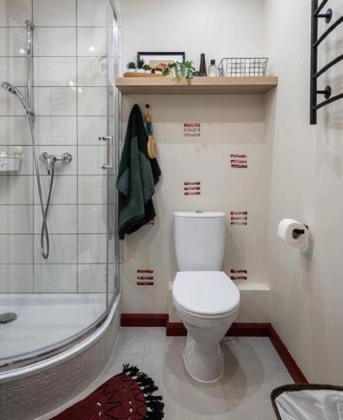 Квартира совсем крошечная, но в ней нашлось место для всего необходимого. 03