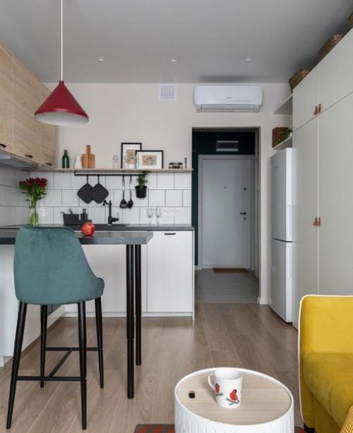 Маленькая квартира студия, которую очень красиво оформили. 03