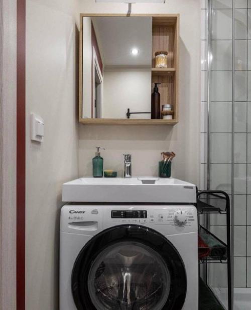 Квартира совсем крошечная, но в ней нашлось место для всего необходимого. 07