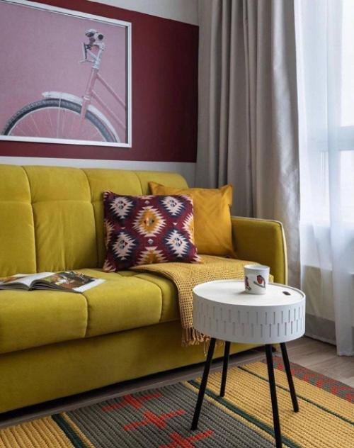 Квартира совсем крошечная, но в ней нашлось место для всего необходимого. 05