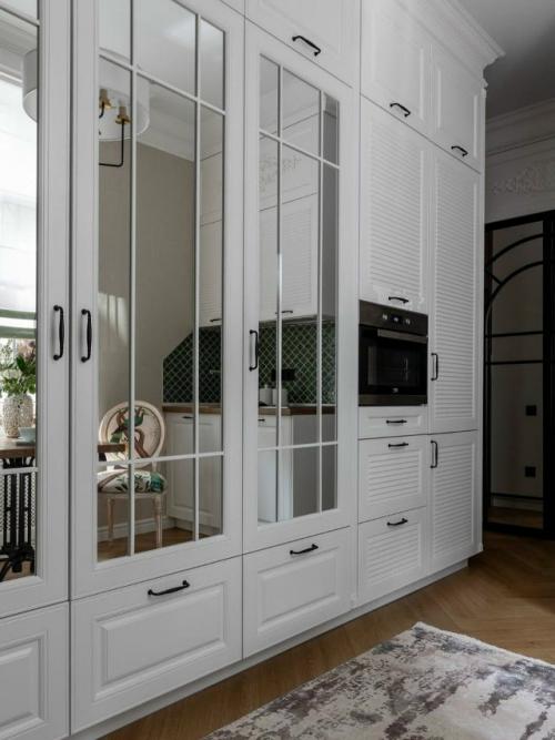 Квартира в сталинке.  В старинном доме 1956 года дизайнеру удалось создать современный интерьер для молодой девушки. 07