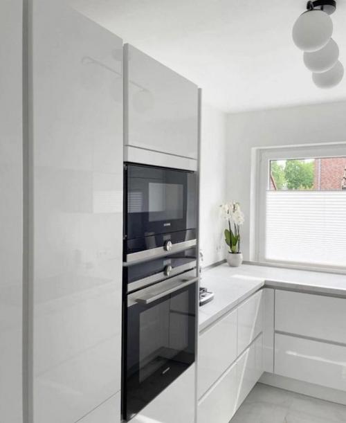 Светлая, глянцевая кухня. 03