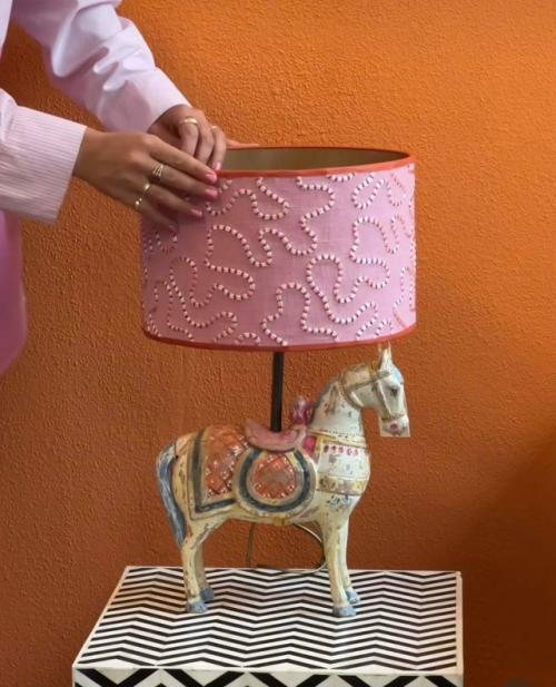 Свет и фактура: стильные настольные лампы для вдохновения. 06