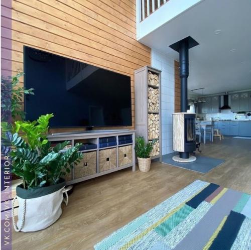 Надеемся сейчас не набегут фанаты фотообоев и плитки с гигантскими цветами, которым Серо, Скучно и Уныло. 05