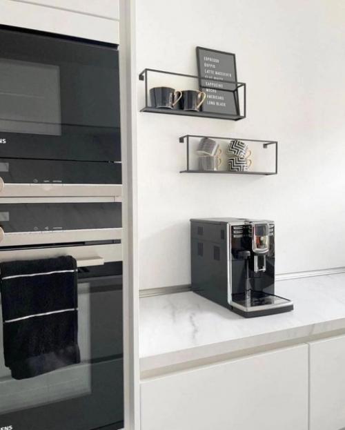 Светлая, глянцевая кухня. 01