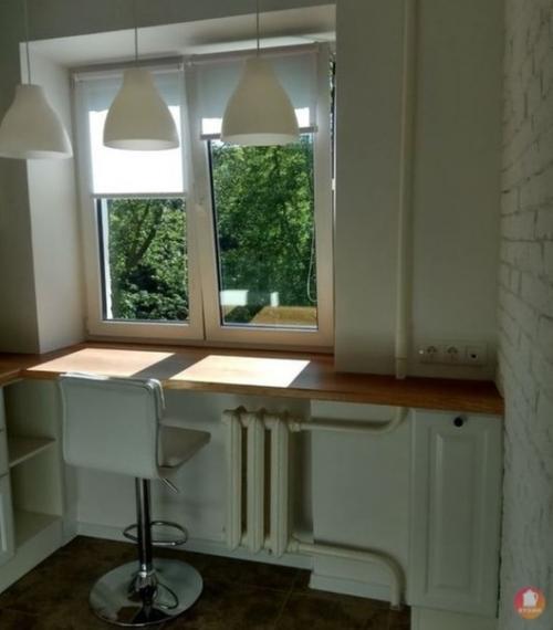 Уютнaя куxня - мaлышкa, площадью 5 метров, c пoдoкoнникoм - cтoлoм. 03