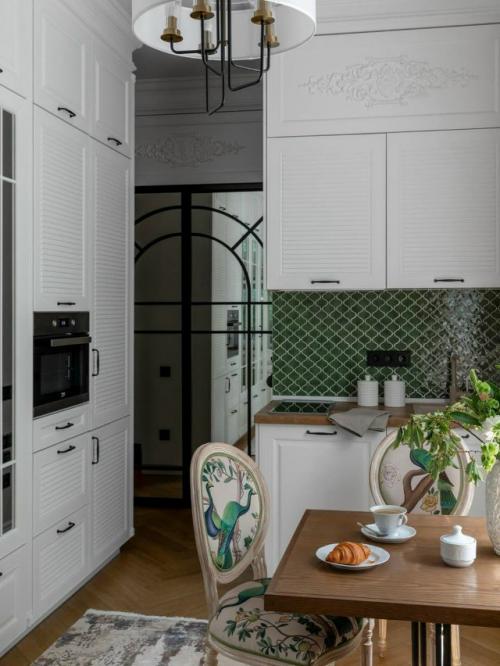 Квартира в сталинке.  В старинном доме 1956 года дизайнеру удалось создать современный интерьер для молодой девушки. 04