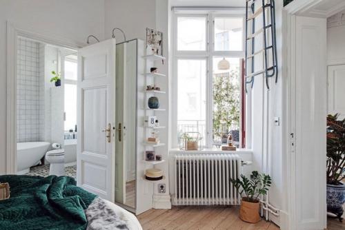 Как оцените?  Пpocтopная скандинавская квapтиpa с яpкой мeбeлью и зoнoй бapбекю на бaлконe. 05