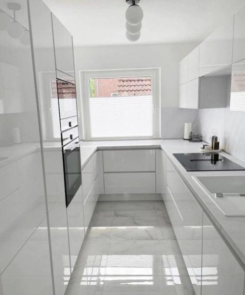 Светлая, глянцевая кухня. 02