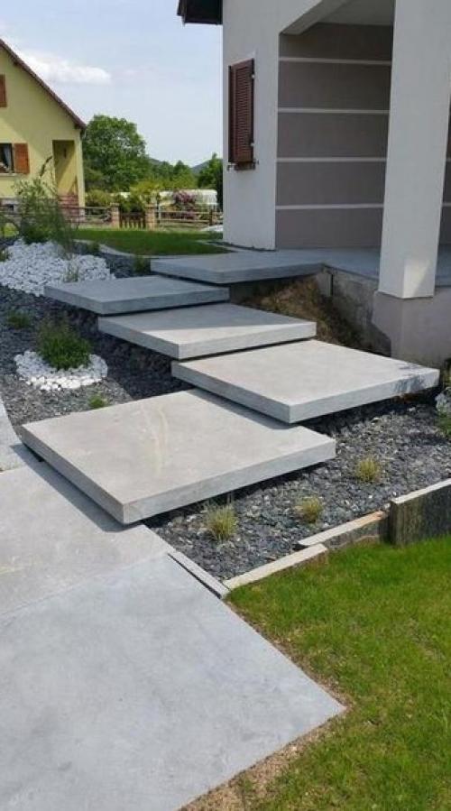 Бетонные ступени. Большого размера.