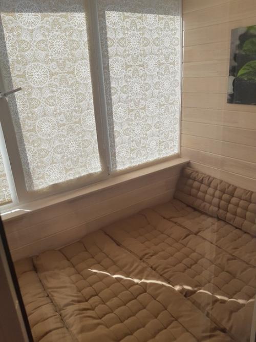 Преобразили лоджию, еще и дополнительное спальное место появилось. 06