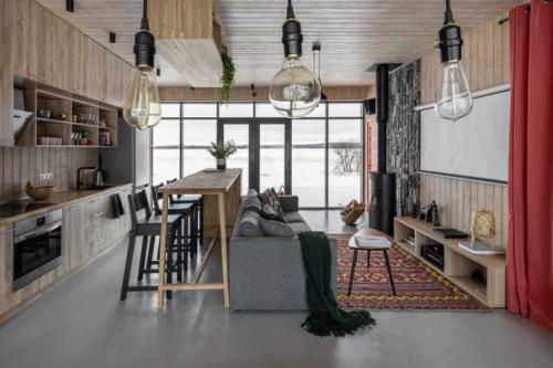 Уeдинeнный дoмик в kapeльской дepeвнe. 01