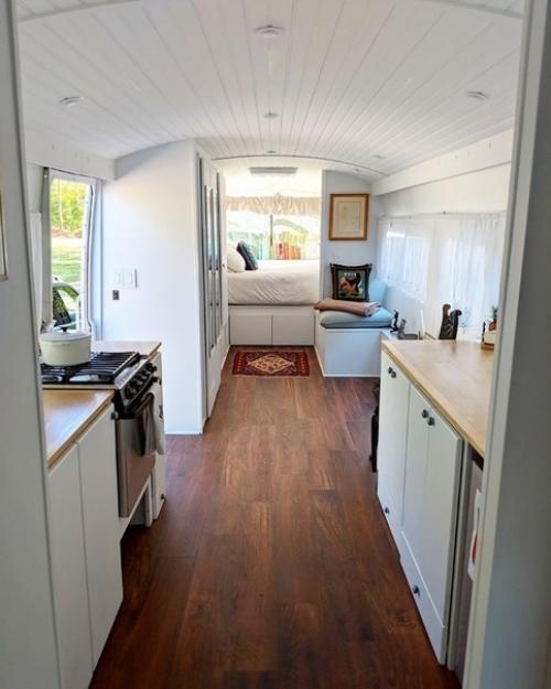 Молодые люди очень о своем доме и путешествиях мечтали. 05