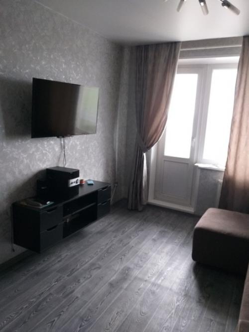 Помогите, пожалуйста!  Что нужно добавить, кроме тюля, чтоб комната выглядела завершенной? 02