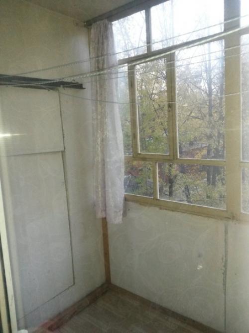 Преобразили лоджию, еще и дополнительное спальное место появилось.
